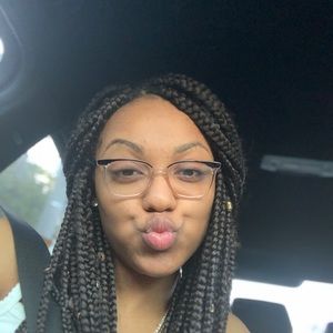 Meet your Posher, Kynia